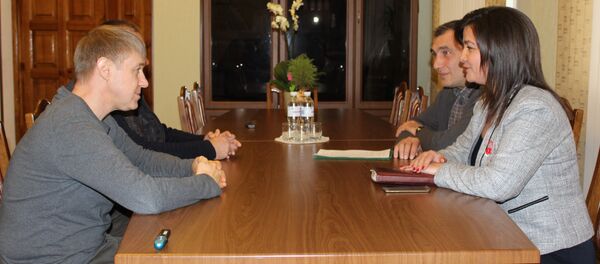 Директор Автономной некоммерческой организации (АНО) Евразийская интеграция Александр Аргунов на встрече с ректором Приднестровского государственного университета Галиной Сандуцей Директор Автономной некоммерческой организации (АНО) Евразийская интеграция Александр Аргунов на встрече с ректором Приднестровского государственного университета Галиной Сандуцей - Sputnik Молдова