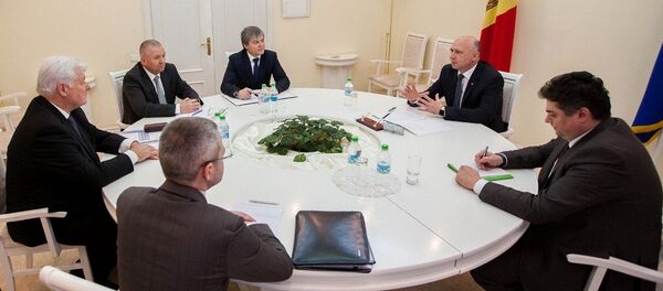 Pvel Filip discută cu vicepreşedintele Gazprom, Valeri Golubev - Sputnik Moldova