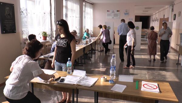 В июне в Молдове состоялись местные выборы. В Кишиневе победу в борьбе за кресло мэра в третий раз одержал Дорин Киртоакэ. - Sputnik Moldova