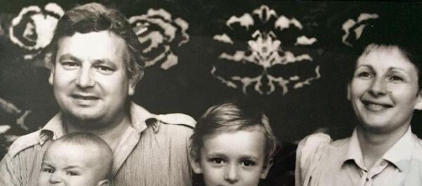 Нае-Симион Плешка с семьей - Sputnik Moldova