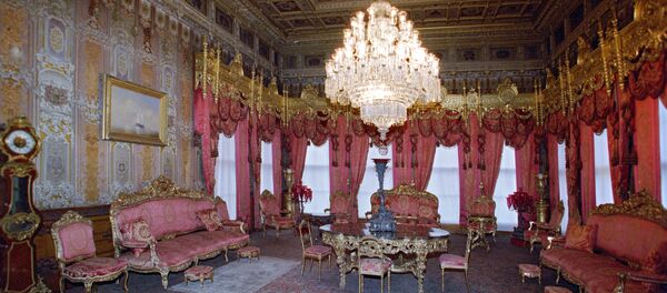 Один из залов дворца Долмабахче - Sputnik Moldova