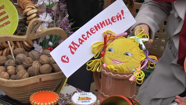 La Chișinău a fost sărbătorită ultima zi de „Masleniță” - Duminica iertării. - Sputnik Moldova