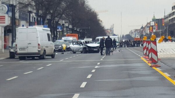 Легковой автомобиль взорвался в Берлине. Кадры с места ЧП - Sputnik Молдова