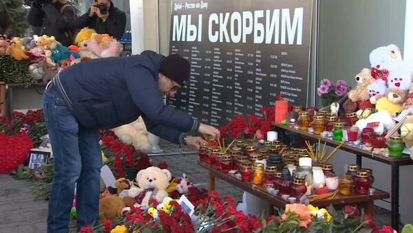 Мы скорбим – россияне и украинцы почтили память жертв крушения Boeing 737-800 - Sputnik Молдова