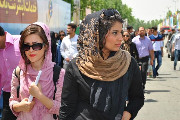 Девушки на улицах Тегерана - Sputnik Молдова