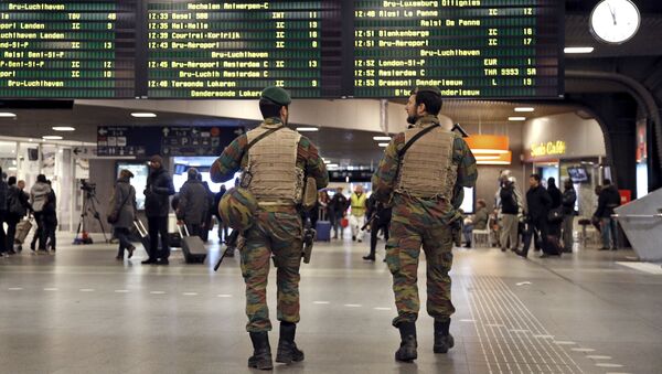 Бельгийские солдаты в метро Брюсселя. - Sputnik Молдова