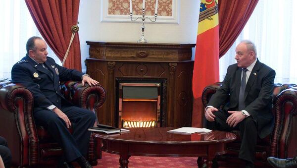 Встреча президента Молдовы Николая Тимофти и главкома вооруженных сил США в Европе и Верховного главнокомандования Объединенных вооруженных сил НАТО Филипа Бридлава - Sputnik Молдова