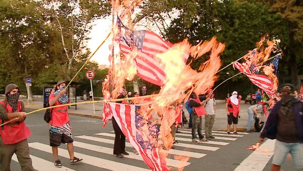 Жители Буэнос-Айреса жгли флаги США в знак протеста против визита Обамы - Sputnik Молдова