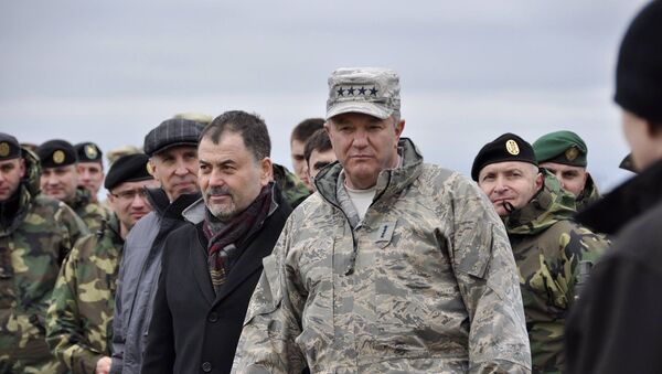 Министр обороны Молдовы Анатол Шалару и главком НАТО в Европе Филип Бридлав - Sputnik Молдова