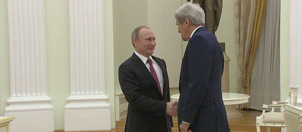 Наверное, деньги привезли – Путин пошутил о содержимом чемодана Джона Керри - Sputnik Молдова