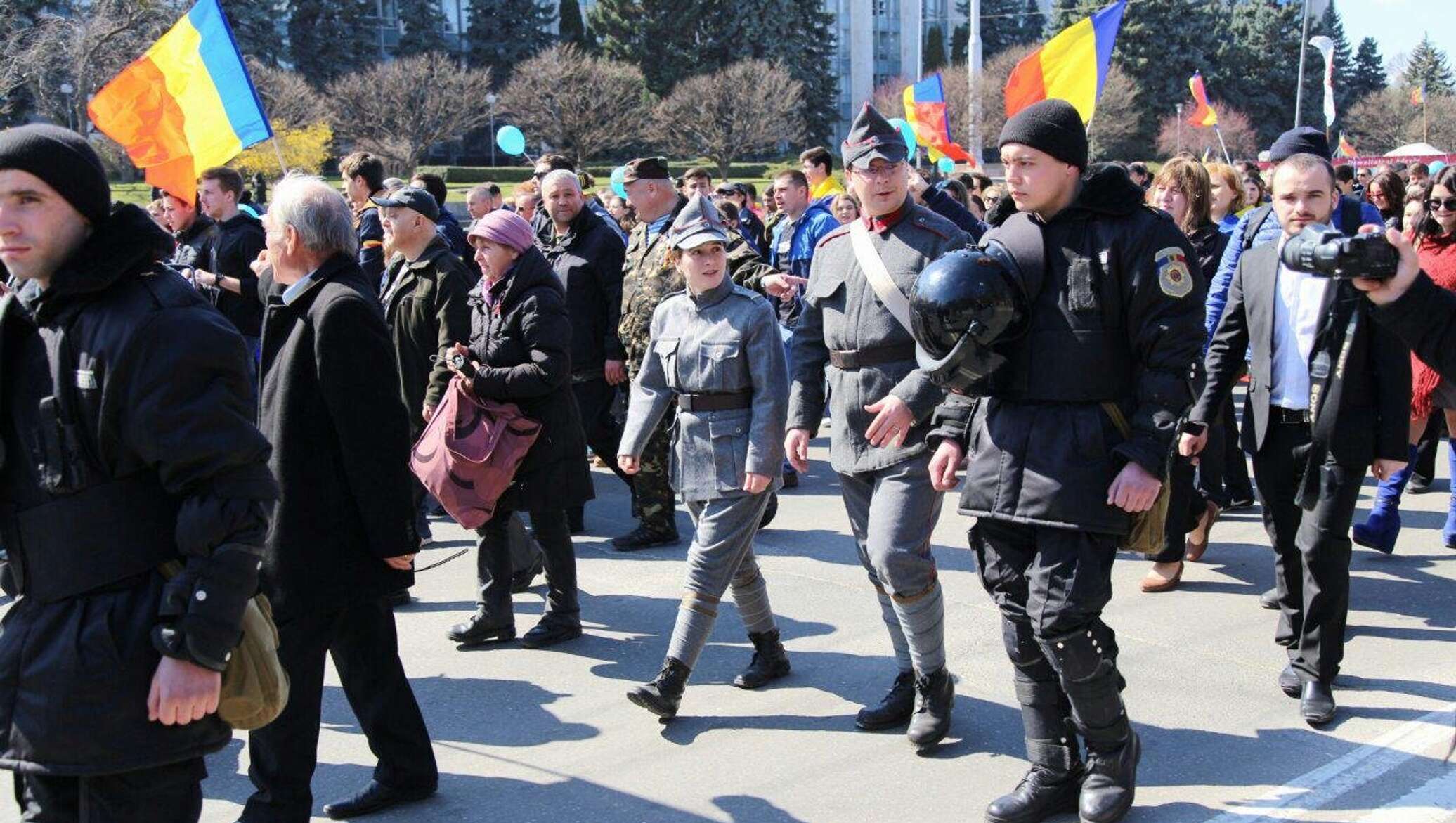 Сделано в молдове. Митинг унионистов в Кишиневе. Молдова марш. Румыния марш.