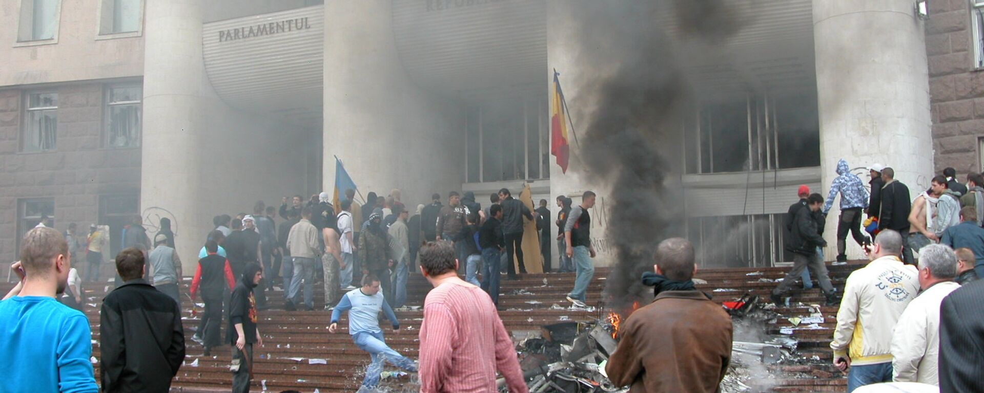 Беспорядки у парламента-2.Кишинев, события 7 апреля 2009 года. - Sputnik Молдова, 1920, 05.04.2018