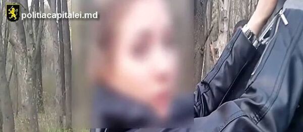 Tânără, membră a unei grupări de traficanţi de droguri, reţinută de poliţie - Sputnik Moldova