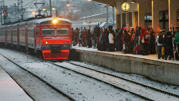 Возобновление движения пригородных поездов в регионах России - Sputnik Moldova-România