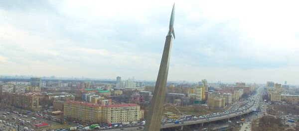 Монумент Покорителям космоса и памятник Гагарину с высоты птичьего полета Монумент Покорителям космоса и памятник Гагарину с высоты птичьего полета - Sputnik Молдова