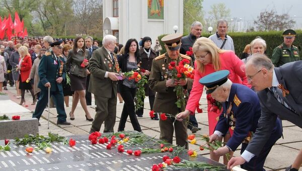 Памятный митинг на Мемориале боевой Славы в Тирасполе и возложение цветов могиле Неизвестного солдата - Sputnik Moldova