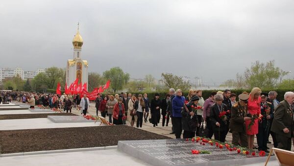 Памятный митинг на Мемориале боевой Славы в Тирасполе и возложение цветов могиле Неизвестного солдата - Sputnik Молдова
