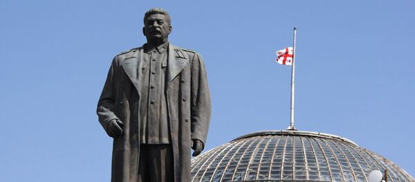 Памятник Иосифу Сталину на центральной площади города Гори. - Sputnik Молдова