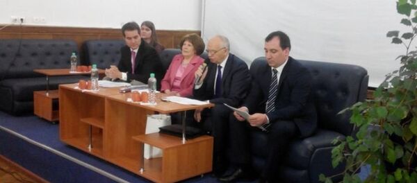 Фарит Мухаметшин зачитывает привествие - Sputnik Молдова