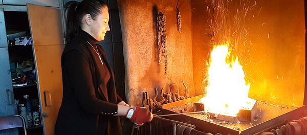 Как журналист Sputnik гвозди учился ковать Как журналист Sputnik гвозди учился ковать - Sputnik Молдова