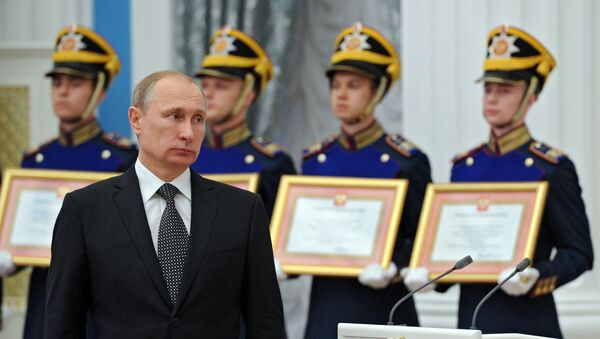 Президент России Владимир Путин вручил грамоты о присвоении звания Город воинской славы - Sputnik Moldova