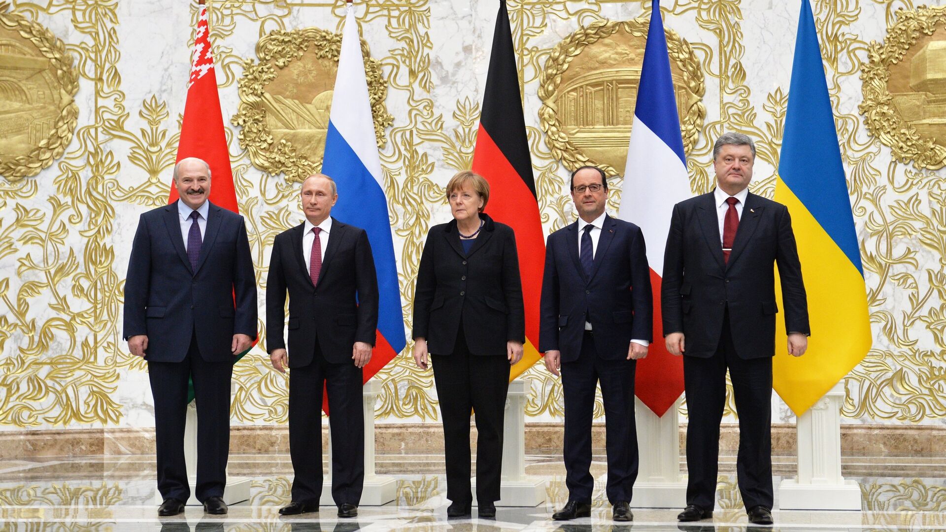 Group photo at Independence Palace in Minsk after restricted attendance peace talks on Ukraine held by Russian, German, French and Ukrainian leaders, February 11, 2015 - Sputnik Moldova-România, 1920, 09.04.2023
