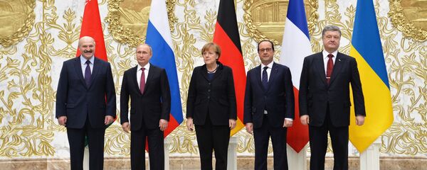 Group photo at Independence Palace in Minsk after restricted attendance peace talks on Ukraine held by Russian, German, French and Ukrainian leaders, February 11, 2015 - Sputnik Moldova