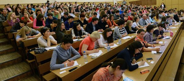 Международная акция Тотальный диктант-2015 в Москве Международная акция Тотальный диктант-2015 в Москве - Sputnik Молдова