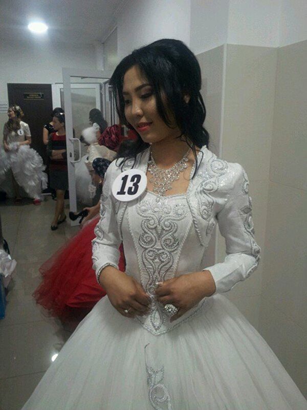 Победительница конкурса Миссис Кыргызстан — 2016 Азема Дыйканбаева Победительница конкурса Миссис Кыргызстан — 2016 Азема Дыйканбаева - Sputnik Молдова