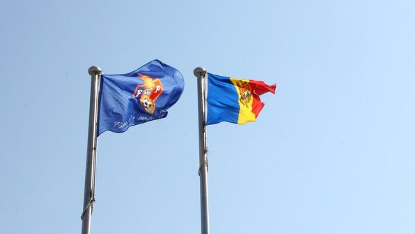 Флаг Молдавской федерации футбола и флаг Молдовы - Sputnik Moldova