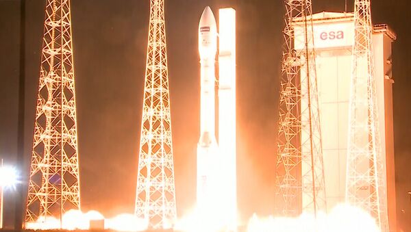 Запуск ракеты Vega со спутником наблюдения за экологией Земли. Кадры старта - Sputnik Молдова
