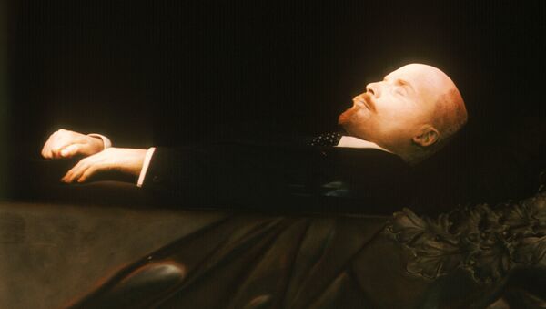 Corpul îmbălsămat al lui Vladimir Lenin, expus în mausoleu. Бальзамированное тело В.И.Ленина в Мавзолее - Sputnik Moldova