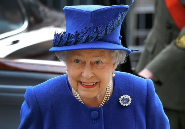 Мир за сутки: второй пожар на Мезоне, отставка Хаджимба и королевский совет - Sputnik Молдова