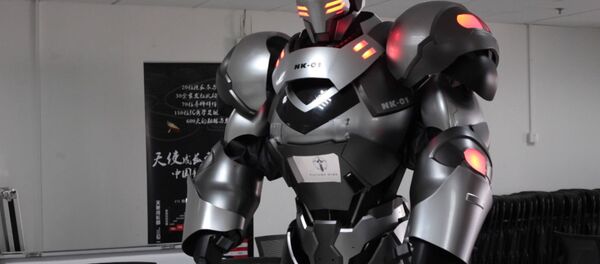 Железный человек по-китайски, или Как выглядит управляемый изнутри робот - Sputnik Moldova-România