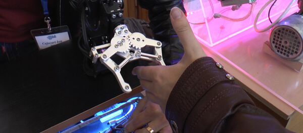 Молдавские роботы могут пожать вам руку - Sputnik Молдова