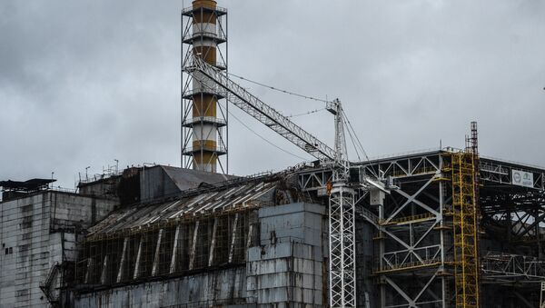 Саркофаг над четвертым энергоблоком Чернобыльской АЭС. - Sputnik Moldova