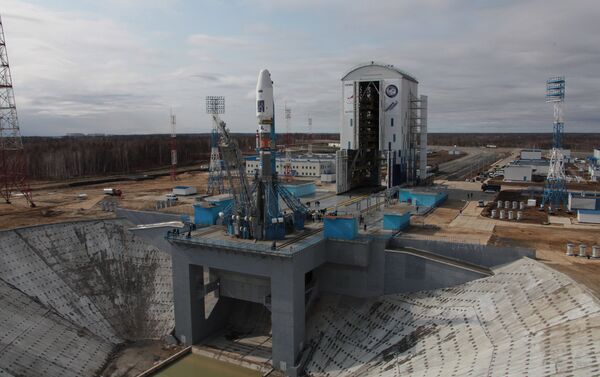 Вывоз ракеты Союз-2.1а с космическими аппаратами на стартовую площадку космодрома Восточный - Sputnik Молдова