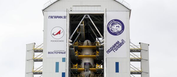 Вывоз ракеты Союз-2.1а с космическими аппаратами на стартовую площадку космодрома Восточный - Sputnik Молдова