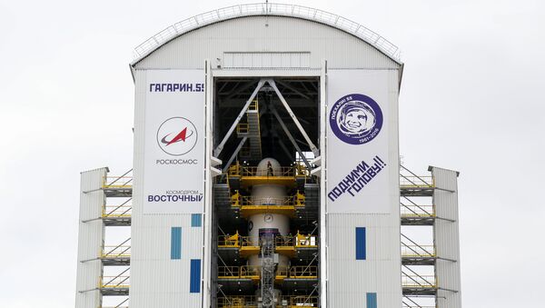 Вывоз ракеты Союз-2.1а с космическими аппаратами на стартовую площадку космодрома Восточный - Sputnik Молдова