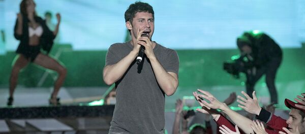 Гуляния выпускников в Санкт-Петербурге Гуляния выпускников в Санкт-Петербурге - Sputnik Молдова