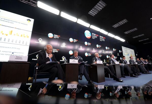 Саммит глав энергетических компаний Новый баланс на рынке нефти и его последствия в рамках ПМЭФ-2015 - Sputnik Молдова
