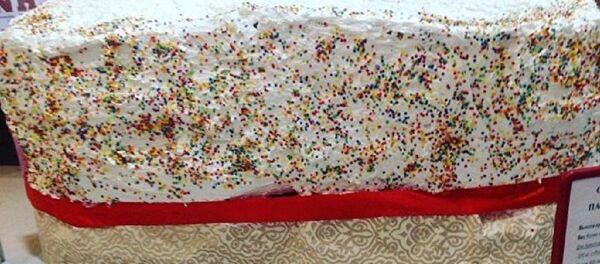 Кулич весом в 400 кг испекли на Пасху в Якутске - Sputnik Молдова