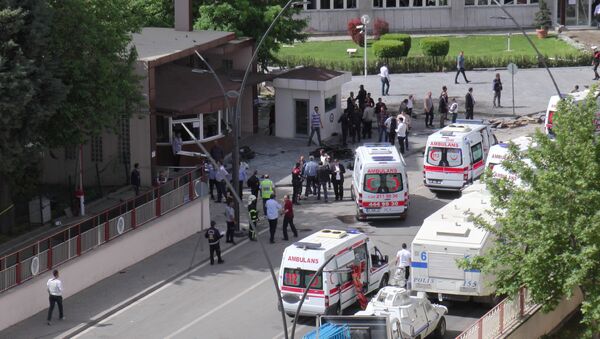 Полиция и автомобили скорой помощи на месте взрыва - Sputnik Молдова