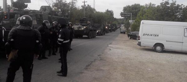 Социалисты заблокировали коллонну военной техники США - Sputnik Moldova