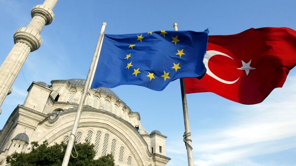Flags of Turkey, right, and the European Union are seen in front of a mosque in Istanbul, Turkey - Sputnik Moldova