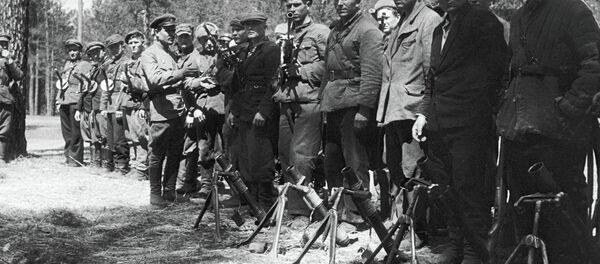 Белорусские партизаны перед боевой операцией - Sputnik Молдова