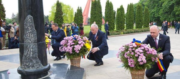 Церемония возложения цветов официальными лицами Республики Молдовы к мемориалу Вечность - Sputnik Молдова
