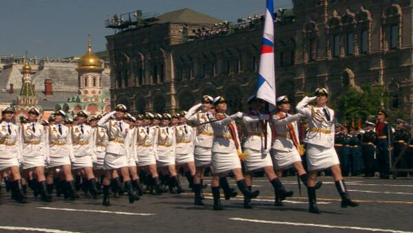 ВИДЕО_Девушки-курсанты и другие участники пешей части парада Победы в Москве - Sputnik Молдова