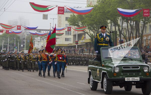 Военный парад и акция Бессмертный полк в Тирасполе - Sputnik Молдова