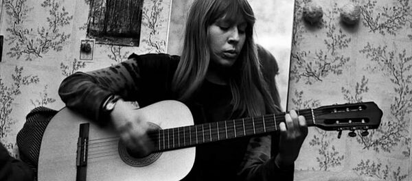 Янка Дягилева, Ленинград, квартирник около Лиговского проспекта 1989 г. - Sputnik Молдова